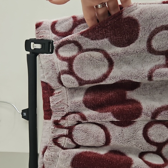 Disney Women's Maroon/Cream 2pc Pajama Set Crewneck Sweater & Sweatpants Sz.Med. - Picture 6 of 6